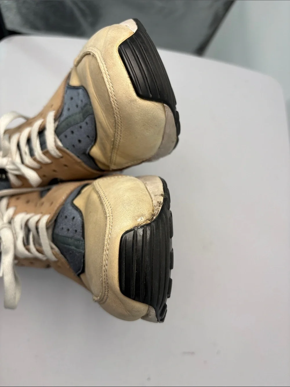 📪 Nike Air Huarache Beige, Gray & Black sneakers, athletic shoes, tennis shoes
